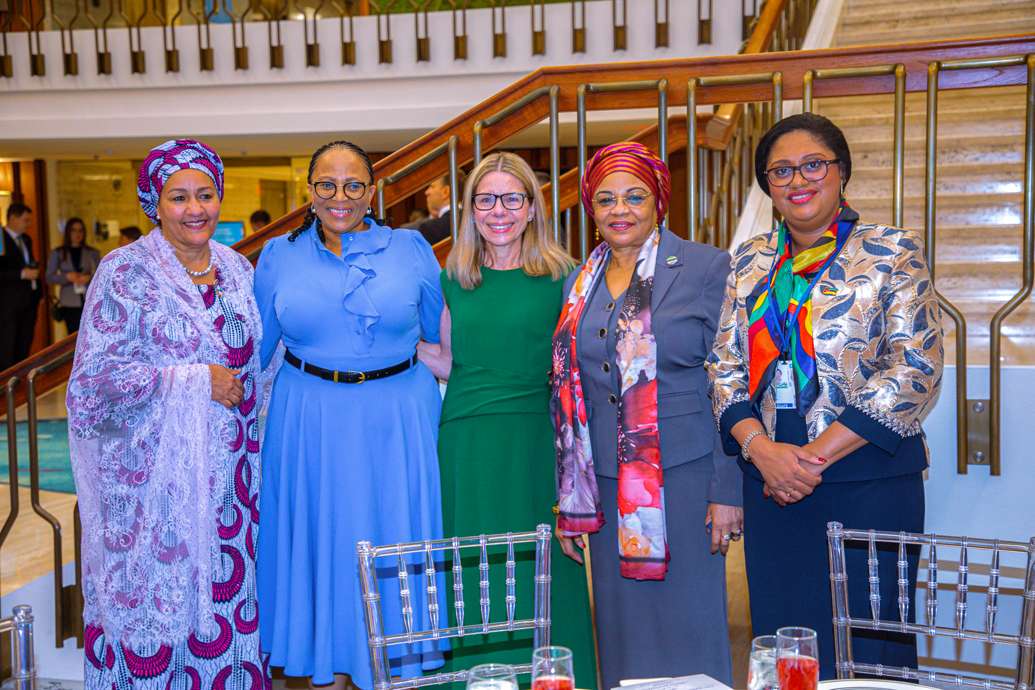 Katibu Mkuu wa Wizara ya Fedha, Dkt. Natu El-Maamry Mwamba, ameshiriki katika hafla ya kifungua kinywa iliyowakutanisha wanawake viongozi kutoka sekta mbalimbali, iliyoandaliwa na Benki ya Dunia kupitia Wakurugenzi Watendaji wake, Bi. Anna Bjerde na Bi. Anshula Kant, katika Ofisi za Benki hiyo jijini Washington D.C nchini Marekani, kando ya Mikutano ya Majira ya Kipupwe ya Benki ya Dunia na Shirika la Fedha la Kimataifa-IMF inayoendelea jijini humo.